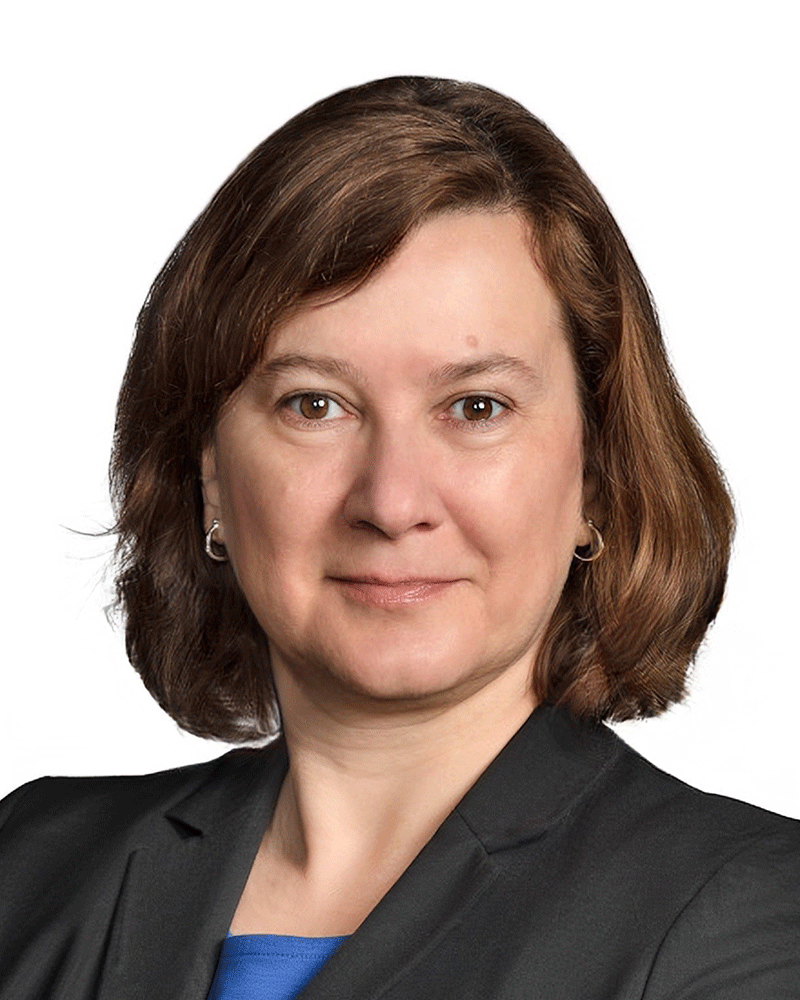 Head shot of Simona Chiose