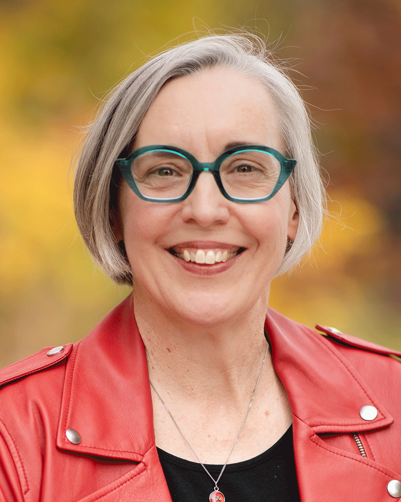 Head shot of Stephannie Roy